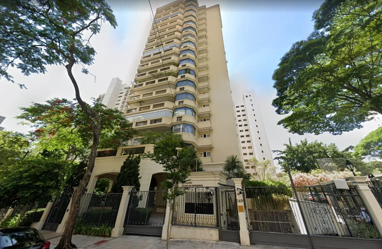 Fachada e áreas verdes do Condomínio Palazzo