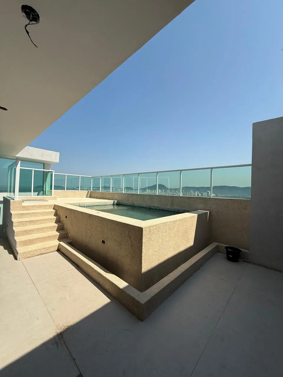 Piscina privativa em Palimanan da cobertura no Guarujá